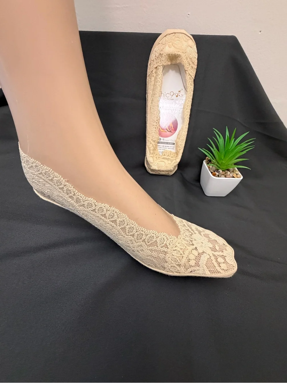 1 Pair Women’s Lace No Show Liner Socks Low Cut Non Slip Invisible Socks
